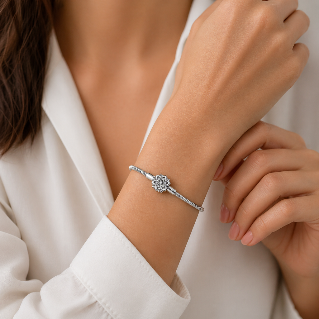 .ESSENCE Snow Blossom Bracelet