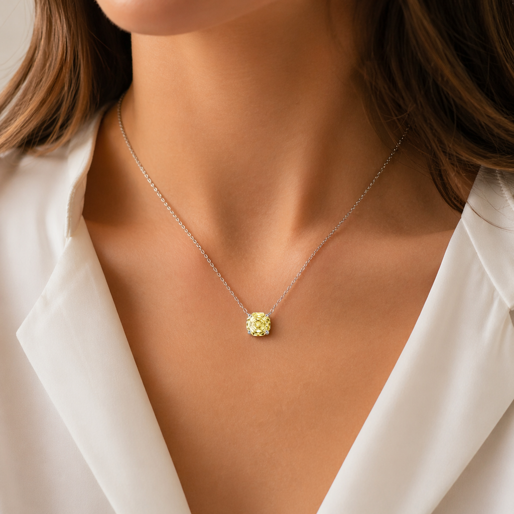 .ESSENCE Golden Aura Necklace