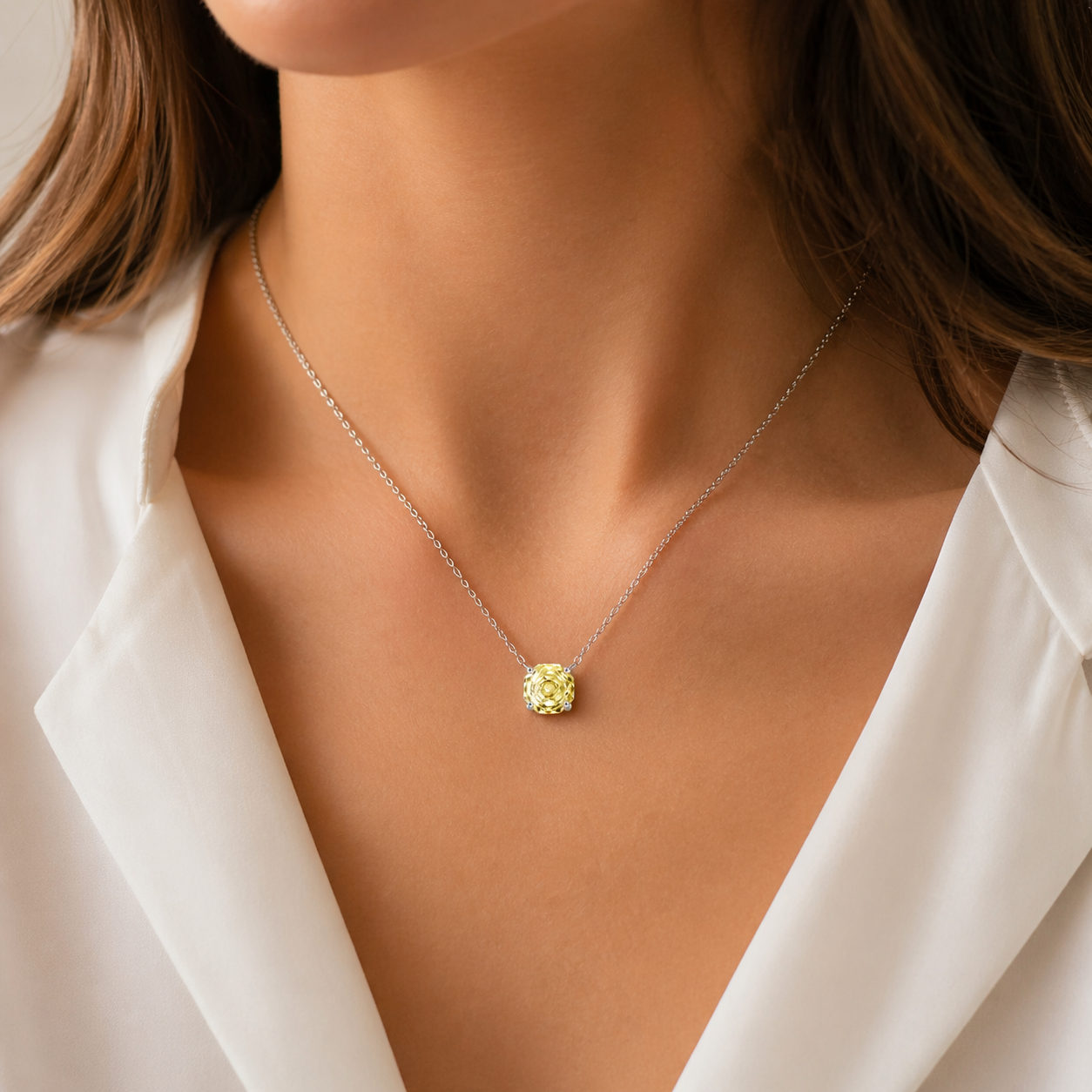 .ESSENCE Golden Aura Necklace